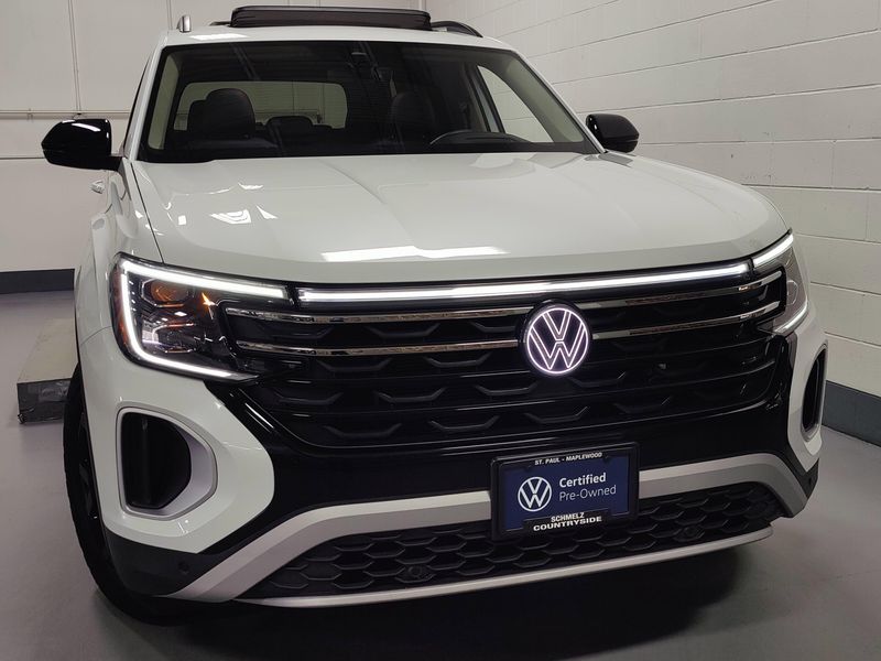Used 2024 Volkswagen Atlas Peak Edition AWD SEL w/Sunroof/NavImage 2