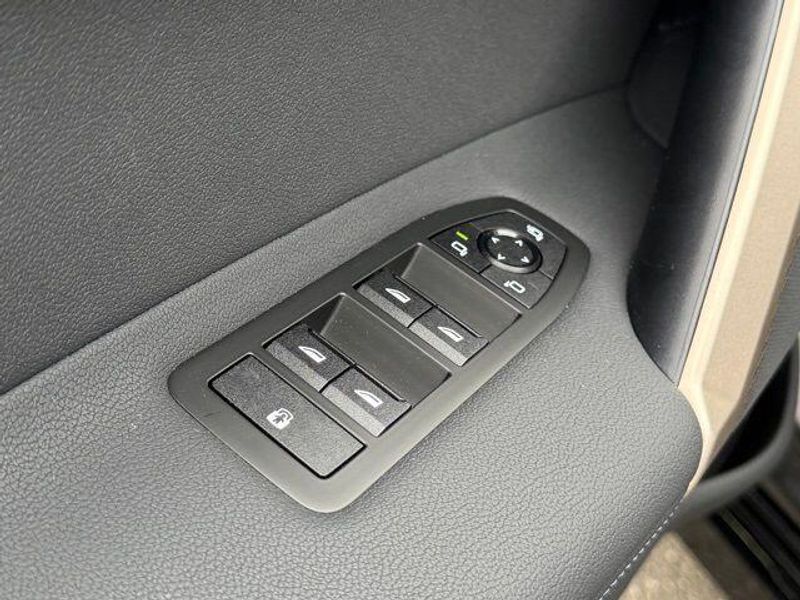 New 2026 BMW iX xDrive60Image 16