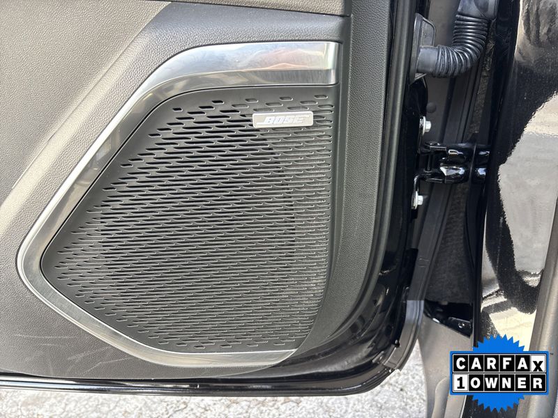 Used 2025 GMC Acadia FWD ElevationImage 26