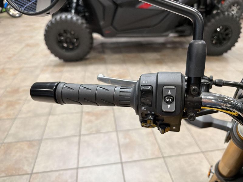 Used 2022 Kawasaki Z900RS SE Image 22