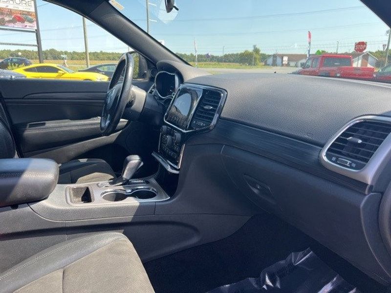 2021 Jeep Grand Cherokee Laredo XImage 25