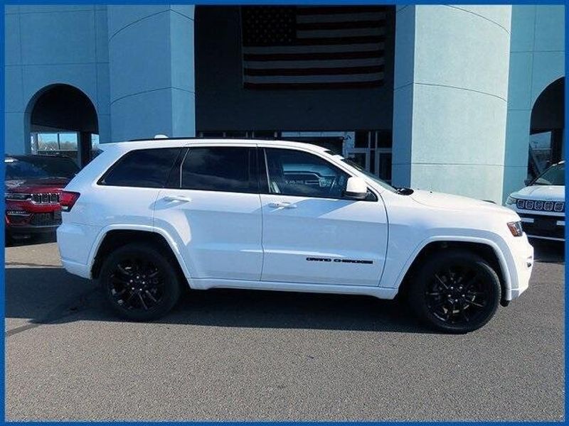 2021 Jeep Grand Cherokee Laredo XImage 2