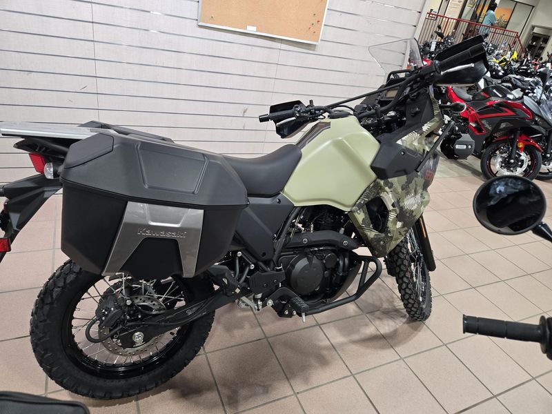 2025 Kawasaki KLR 650 ADVENTURE ABS CYPHER CAMO TAN AND METALLIC MATTE CARBON GRAYImage 3