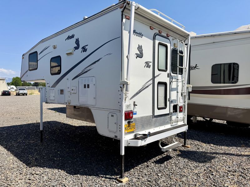 Used 2005 ARCTIC FOX 990 Image 3