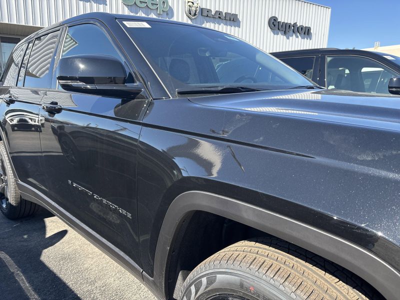 New 2025 Jeep Grand Cherokee Limited 4x4Image 5