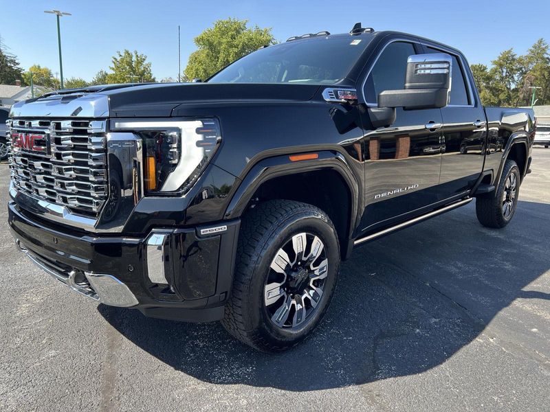 2026 Gmc Sierra HD Denali photo 11
