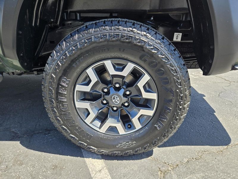 Used 2022 Toyota Tacoma 2WD TRD Off Road Double Cab 5' Bed V6 AT (Natl)