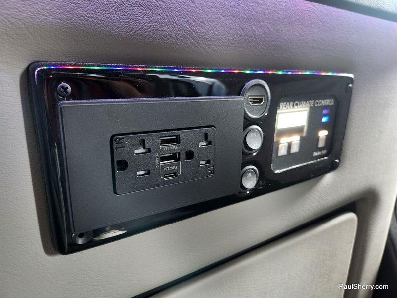 New 2024 RAM Promaster 2500 Slt+ Window Van High Roof 159