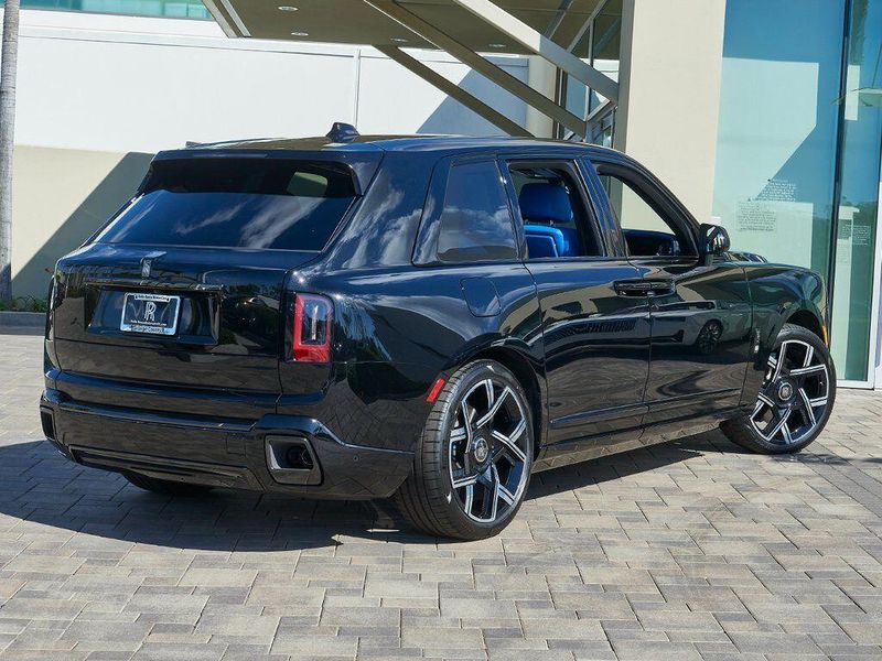 New 2026 Rolls-Royce Cullinan Black BadgeImage 2