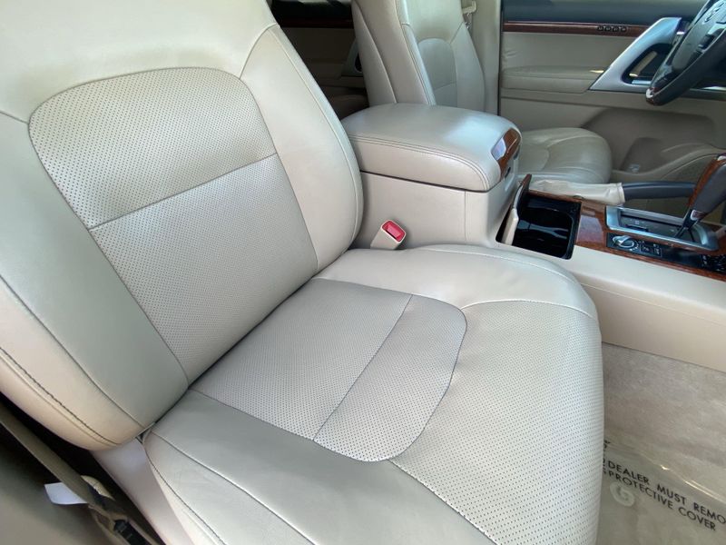 2013 Toyota Land Cruiser BaseImage 13
