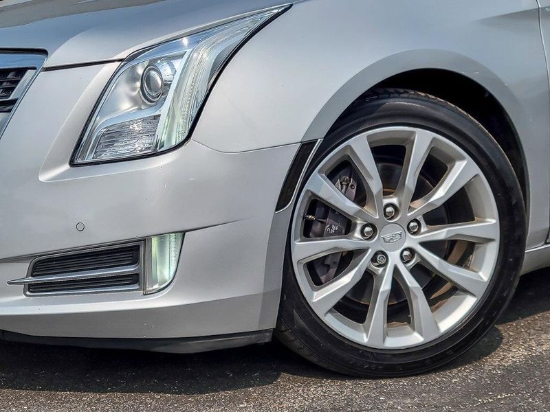 2016 Cadillac XTS Luxury photo 3