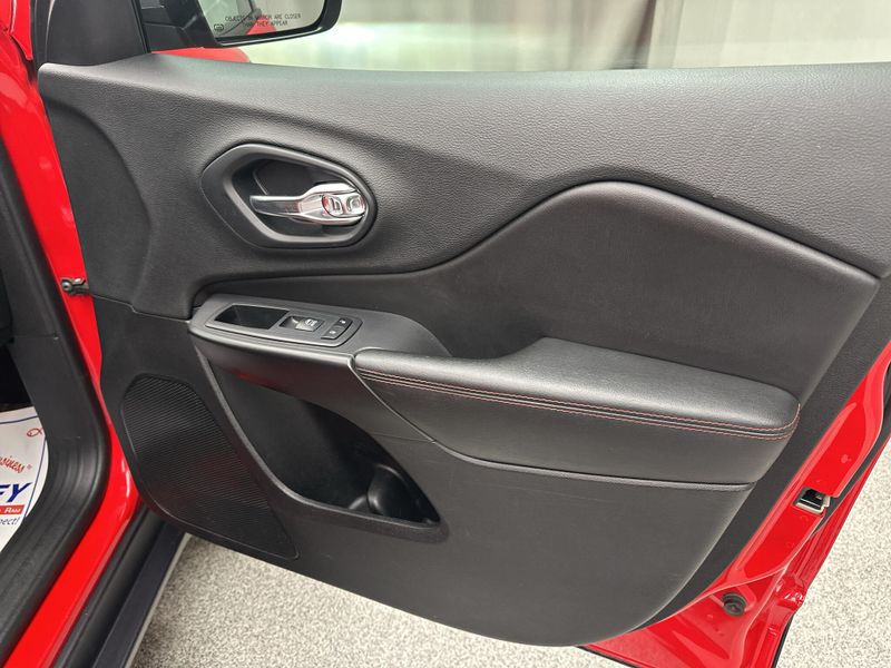 Used 2019 Jeep Cherokee TrailhawkImage 21