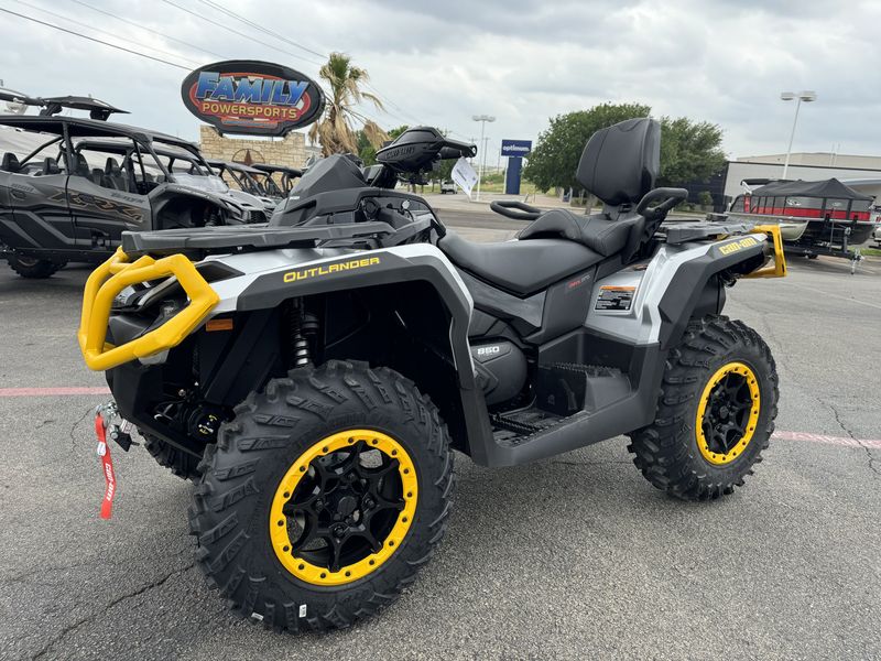 2024 Can-Am OUTLANDER MAX XTP 850 HYPER SILVER AND NEO YELLOWImage 1