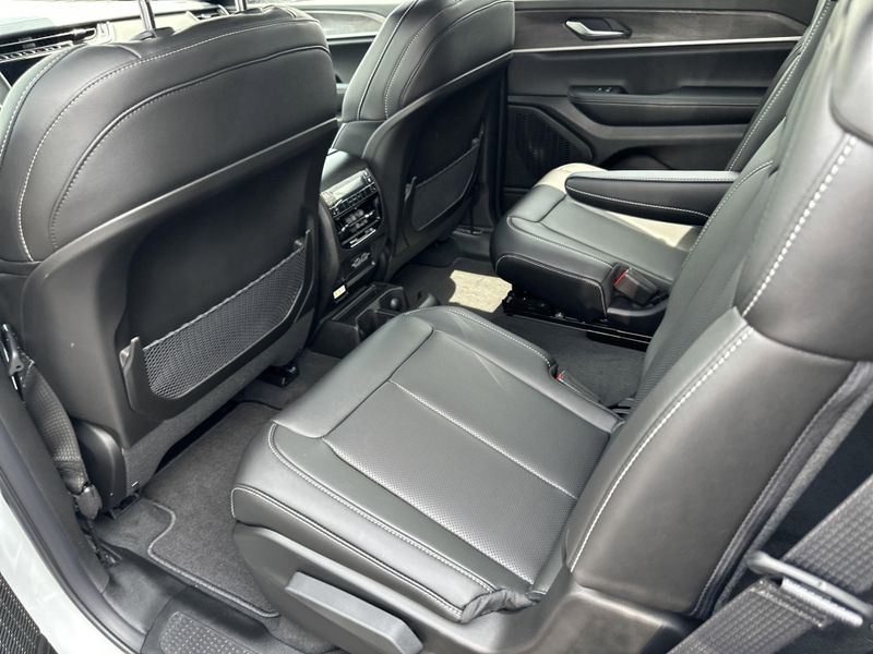 2025 Jeep Grand Cherokee L Limited 4x4Image 13