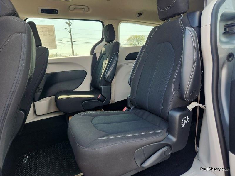 2023 Chrysler Voyager LXImage 50