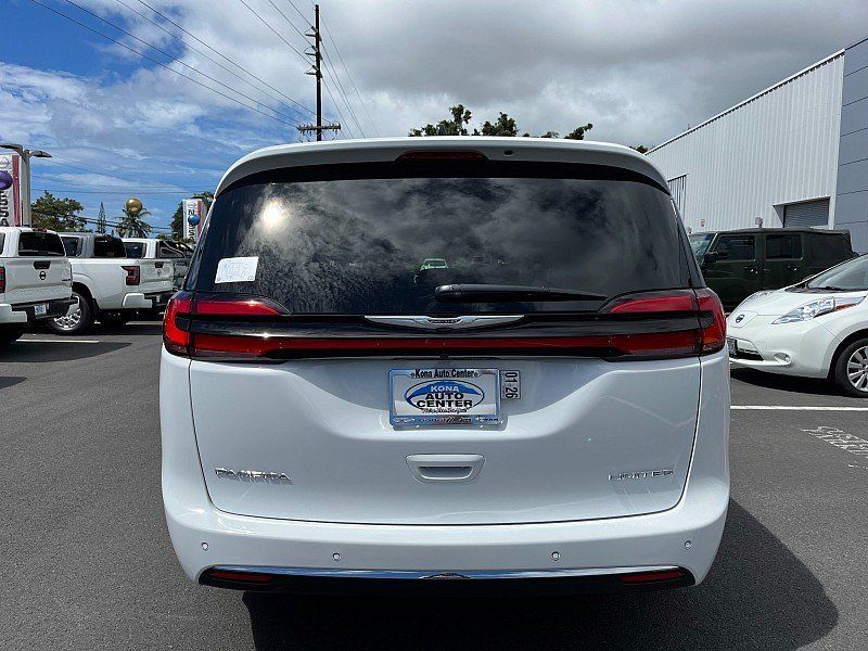 2024 Chrysler Pacifica Limited in a Bright White Clear Coat exterior color. Kona Auto Center 1-888-985-0772 konaautocenter.com 