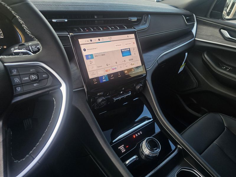 New 2025 Jeep Grand Cherokee Limited 4x4Image 6