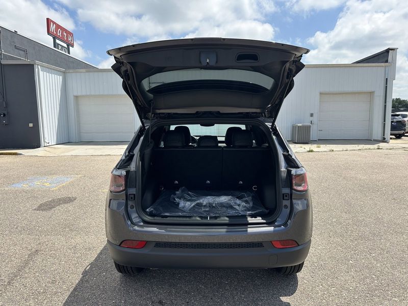 2024 Jeep Compass Latitude 4x4Image 8