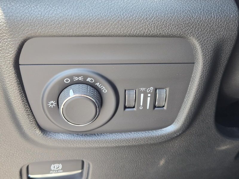 New 2026 Jeep Grand Cherokee L Laredo Altitude 4x4