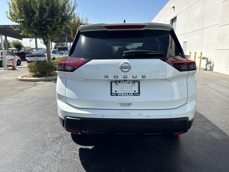 2024 Nissan Rogue S photo 5