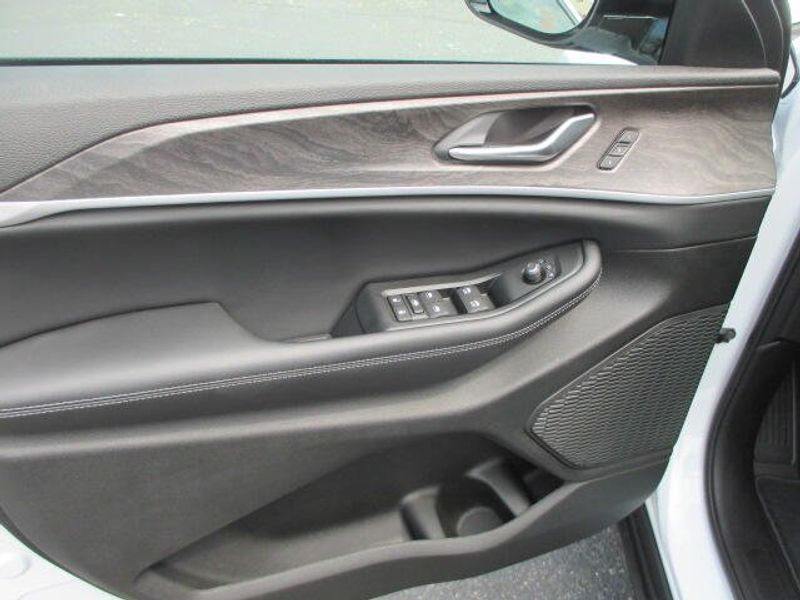 New 2026 Jeep Grand Cherokee Limited 4x4Image 17