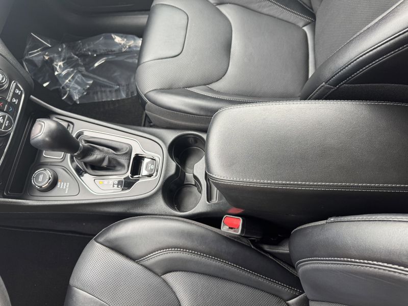 Used 2022 Jeep Cherokee LimitedImage 24