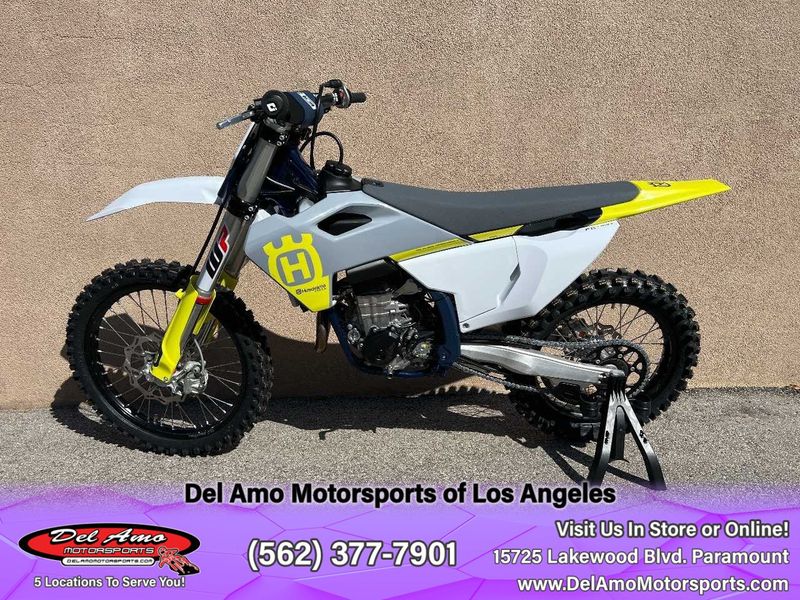 2024 HUSQVARNA FC 450  in a WHITE exterior color. Del Amo Motorsports of Los Angeles (562) 262-9181 delamomotorsports.com 