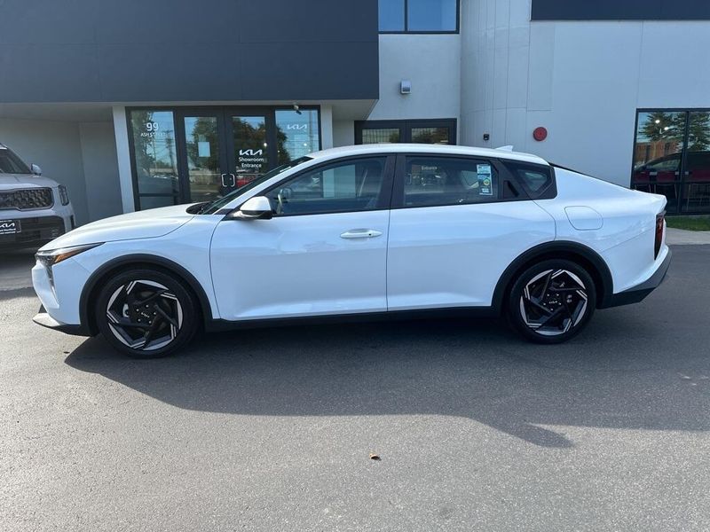 2025 Kia K4 EX photo 2