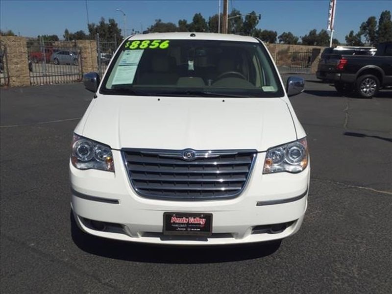 2008 Chrysler Town & Country LimitedImage 2