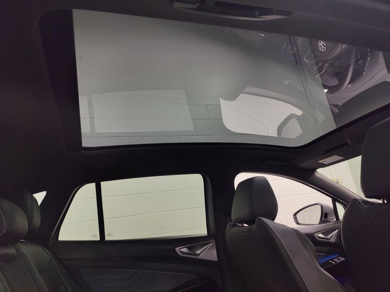 Used 2023 Volkswagen ID.4 Pro S AWD Long Range w/Glass RoofImage 9