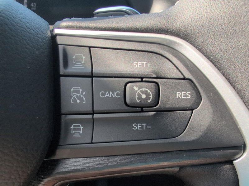 2025 Jeep Grand Cherokee Altitude X 4x2Image 23