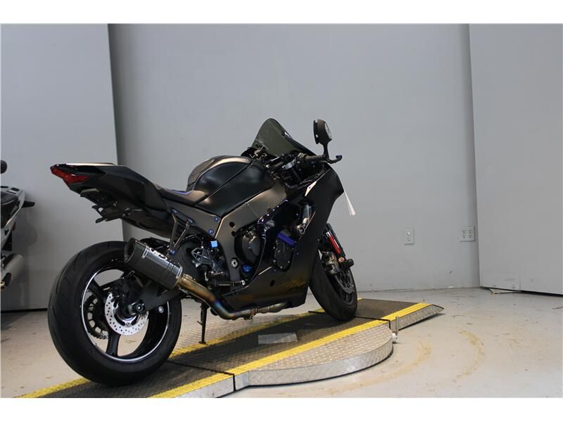 Used 2025 Kawasaki NINJA ZX-10R Image 6