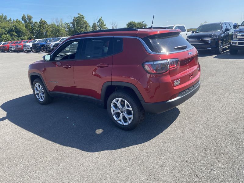 2025 Jeep Compass Latitude photo 5