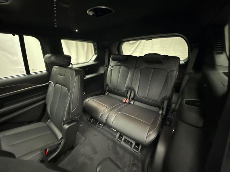 New 2025 Jeep Grand Cherokee L Limited 4x4Image 14