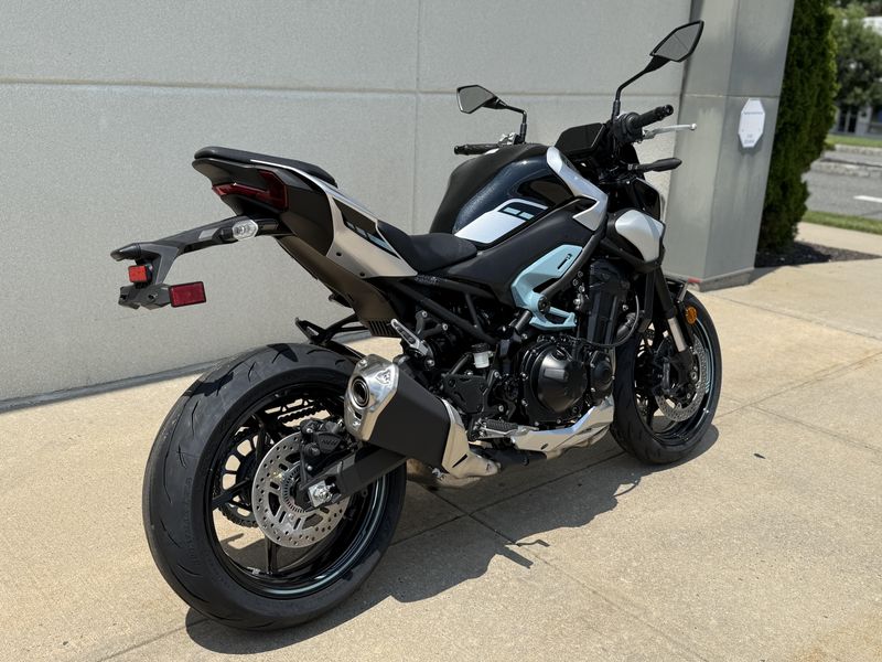 2025 Kawasaki Z900 ABSImage 3