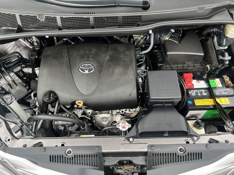 2017 Toyota Sienna XLEImage 27