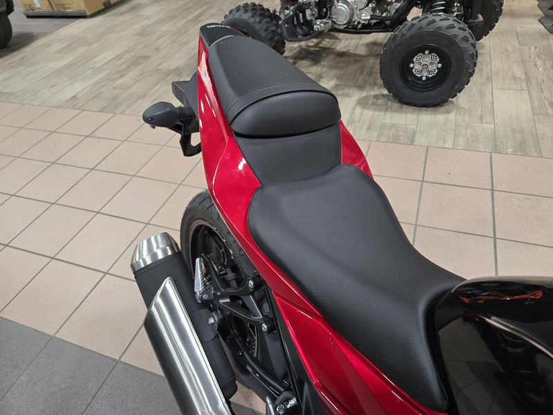 NEW 2025 SUZUKI GSX 250R ABS Image 17