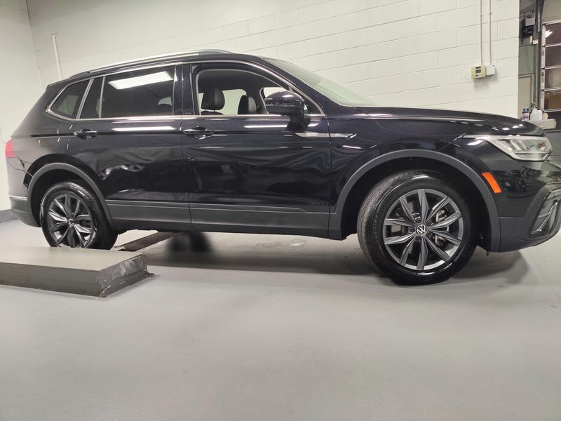 Used 2022 Volkswagen Tiguan SE 4-Motion AWDImage 3