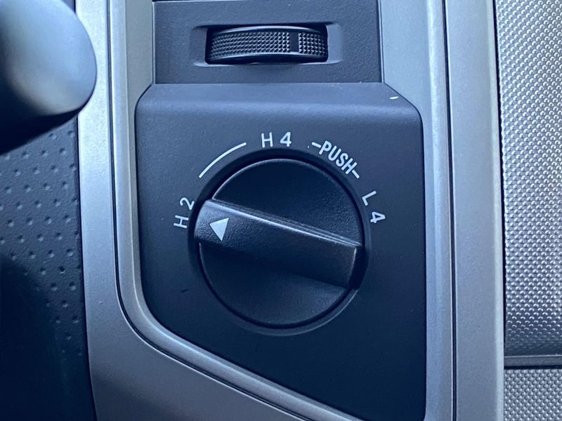 Used 2011 Toyota Tacoma Image 21