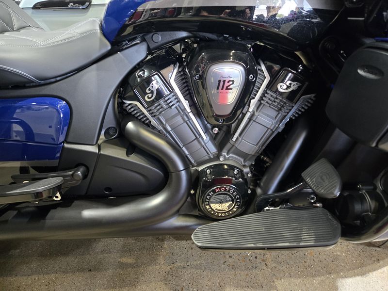 New 2025 Indian Motorcycle PURSUIT DARK HORSE 112  RA 49ST BLACK METALLIC VIVID CRYSTAL W SPRINGFIELD BLUE Image 12