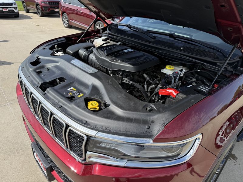2024 Jeep Wagoneer L Series IIImage 5
