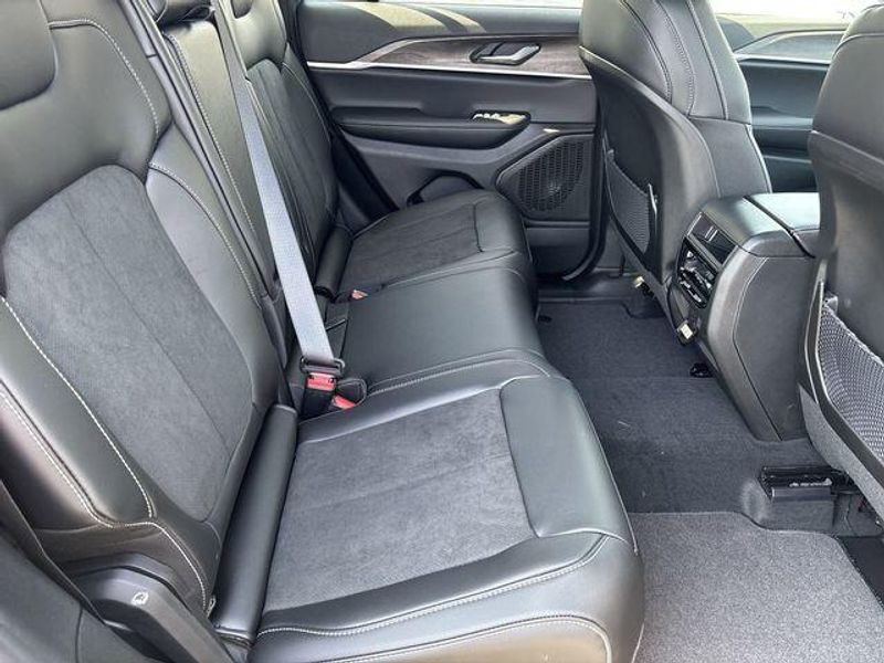 New 2026 Jeep Grand Cherokee Laredo Altitude 4x2Image 14