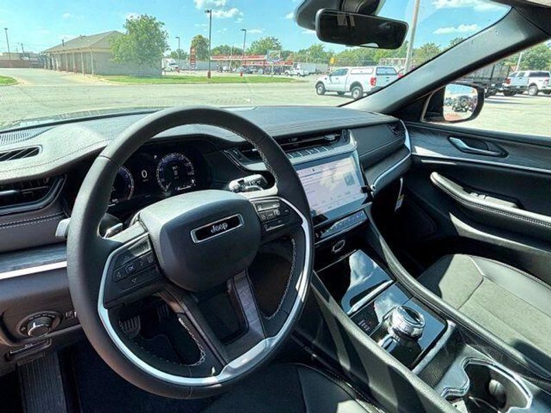 New 2027 Jeep Grand Cherokee Laredo Altitude 4x4Image 10