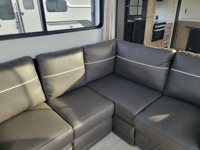 New 2026 KEYSTONE SPRINGDALE 31 SUNROOM Image 21