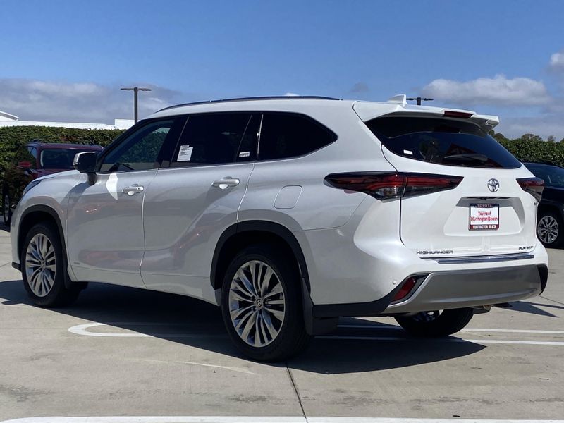 New 2025 Toyota Highlander Hybrid PlatinumImage 5