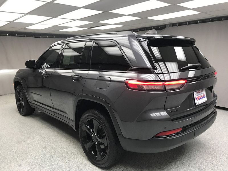 Used 2023 Jeep Grand Cherokee AltitudeImage 10