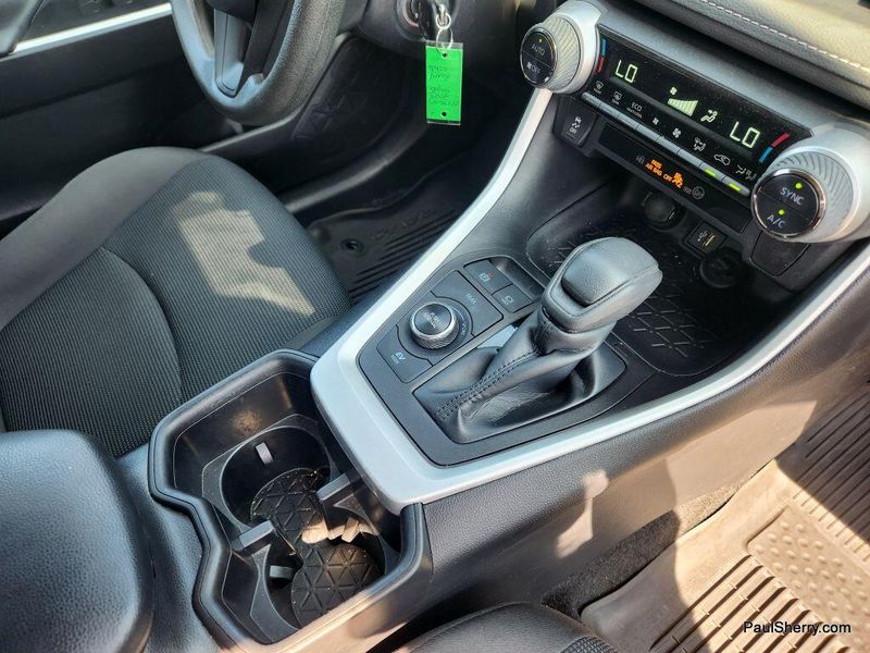 2024 Toyota RAV4 Hybrid LE photo 32