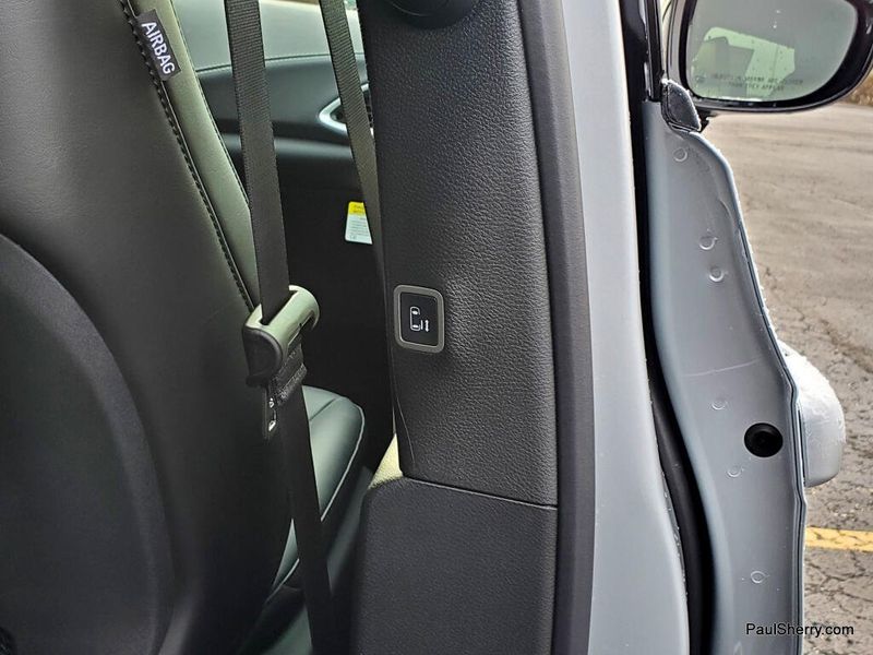 New 2026 Chrysler Pacifica Select