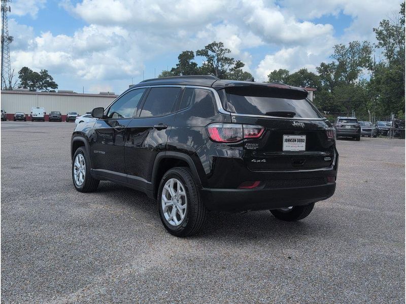 Used 2024 Jeep Compass LatitudeImage 3