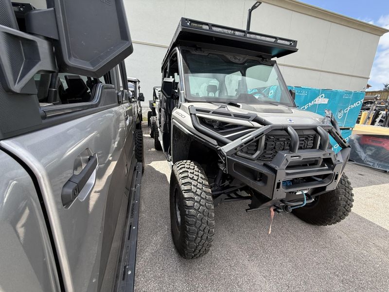 USED 2024 POLARIS RANGER CREW XD 1500 PREMIUM - TURBO SILVER Image 1